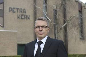 Ds. M. H. Schot voor de Petrakerk van de gereformeerde gemeente te Hendrik-Ido-Ambacht. beeld gg Hendrik-Ido-Ambacht