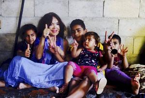 Rosita Steenbeek verbleef twee keer een paar weken in een vluchtelingenkamp in Libanon, 5 kilometer van de Syrische grens. Ze ontmoette er onder andere kinderen uit Aleppo. beeld Rosita Steenbeek