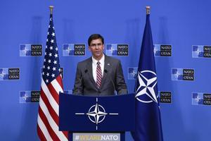 Mark Esper, de Amerikaanse onderminister van Defensie, tijdens de NAVO-top in Brussel. beeld ANP