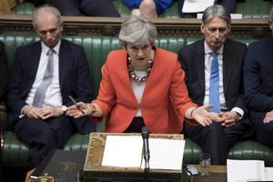Premier Theresa May, dinsdagavond bij het debat over haar brexitdeal met de EU in het Britse Lagerhuis. beeld AFP, Jessica Taylor