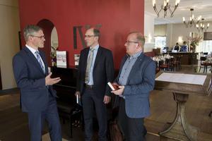 Prof. dr. A. Huijgen (Theologische Universiteit Apeldoorn), dr. T. T. J. Pleizier (Protestantse Theologische Universiteit Groningen) en dr. R. T. te Velde (Theologische Universiteit Kampen) (v.l.n.r.), auteurs van de ”Gewone Catechismus”. beeld RD, Anton Dommerholt