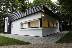 Het zand, afkomstig van grondbedrijf Vink, dat is gebruikt onder gebouw De Poster aan het Schrijverspark in Veenendaal blijkt meer vervuild te zijn dan gedacht. De gemeente heeft dit gemeld bij het openbaar ministerie. beeld VidiPhoto