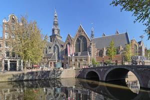 De bevindelijke orthodoxie wordt beschouwd als een soort mopperende achterhoede in het brede veld van het protestantisme. Foto: Oude Kerk in Amsterdam. beeld iStock