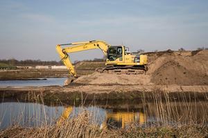 Het Barneveldse bedrijf Vink zegt een „menselijke fout” te hebben gemaakt bij de levering van zand dat in 2015 in Veenendaal is gebruikt voor kerkelijk gebouw De Poster. beeld RD