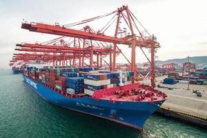 De haven van het Chinese Qingdao. beeld AFP