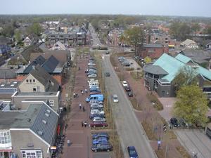 Het centrum van Staphorst. Instanties maken zich zorgen over de omgang met alcohol en drugs in de gemeente. beeld gemeente Staphorst
