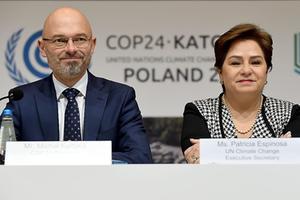 De Poolse minister Michal Kurtyka van milieu zit de 24e VN-klimaatconferentie in het Poolse Katowice voor. Naast hem de baas van het VN-klimaatbureau UNFCCC Patricia Espinosa. beeld AFP, Janek Skarzynski