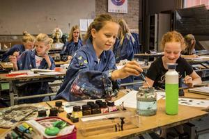Leerlingen van de Jacobus Fruytier Scholengemeenschap in Apeldoorn zitten dinsdag alleen ’s ochtends op school. In verband met de hoge temperaturen voert de school tot en met vrijdag een tropenrooster in. beeld RD, Henk Visscher