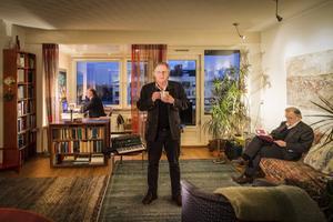Dichter Willem Jan Otten in zijn appartement in Amsterdam-Osdorp. beeld RD, Henk Visscher