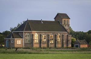 Het voormalige kerkgebouw in het Friese Vinkega, dat het afgelopen jaar met behulp van subsidie werd gerestaureerd. beeld Flickr/Remont Kaspers