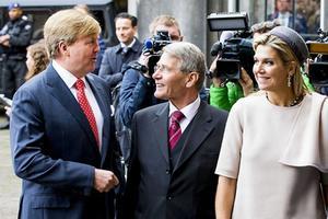 Het koningspaar en Piet Hein Donner. beeld ANP