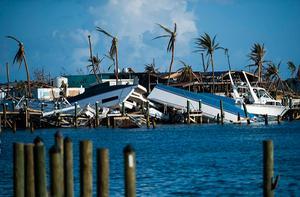 Kapotte boten op het eiland Abaco in de Bahama's. beeld AFP