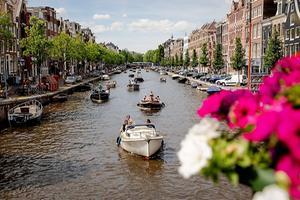 Wanneer wordt Mokums schandvlek met zijn koopmanshuizen, gebouwd van bloedgeld, gesloopt als daad van ”Wiedergutmachung”? beeld ANP, Robin van Lonkhuijsen