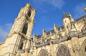 De kathedraal van het Franse Nevers. beeld RD