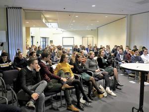 Zo’n honderd jongeren woonden donderdag in Barneveld een congres bij van studentenverenging Solidamentum. Het thema van de bijeenkomst was ”De Schepping”. beeld RD