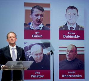 Fred Westerbeke van het internationale onderzoeksteam JIT licht het onderzoek naar de MH17-ramp toe. Woensdag werden de namen van vier verdachten vrijgegeven. beeld ANP, Robin van Lonkhuijsen