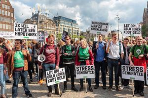 Studentenprotest tegen het leenstelsel op de Dam in Amsterdam. beeld ANP, Evert Elzinga