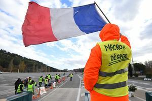 Van dit 'gele hesje' mag Macron vertrekken. beeld AFP