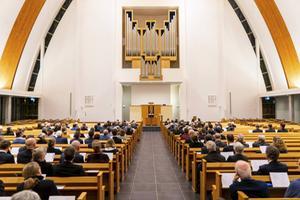 De Stichting Gereformeerd Erfgoed presenteerde donderdag in Gouda een nieuwe uitgave van ”De Kruistriomf van Vorst Messias” van Hellenbroek. „Het taalkleed van toen mag best herkenbaar blijven.” beeld Cees van der Wal
