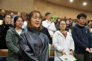De Chongyi Kerk in Hangzhou is een van de grootste driezelfkerken in het land en populair bij toeristen. Het gebouw heeft plaats voor meer dan vijfduizend kerkgangers.  beeld Jaco Klame