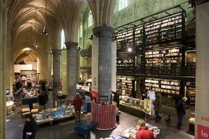 Een voormalige kloosterkerk in Maastricht werd een boekwinkel. beeld ANP, Koen Suyk