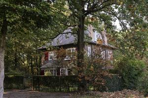 In de villa ‘t Hooge Nest, gelegen in de bossen tussen Naarden en Huizen, gaven twee Joodse zussen leiding aan het verzet. beeld Jan Willem Kaldenbach