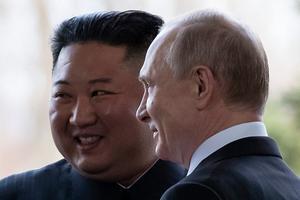 Kim (l.) en Poetin. beeld AFP