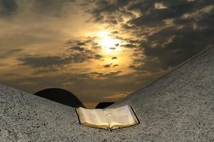 Met de Bijbel open kan toekomstvoorspelling toch niet moeilijk zijn. beeld iStock