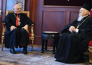 De Chaldeeuwse patriarch Sako en de Oosters-Orthodoxe patriarch Bartholomeüs ontmoetten elkaar dinsdag in Istanbul. beeld AsiaNews