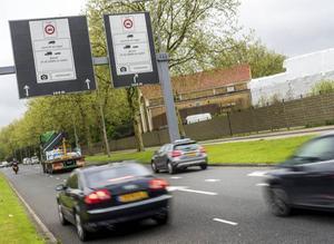 Steeds meer steden weren vervuilende diesels, in een poging om de luchtkwaliteit in de stad te verbeteren. Foto: milieuzone in Rotterdam. beeld ANP, Lex van Lieshout