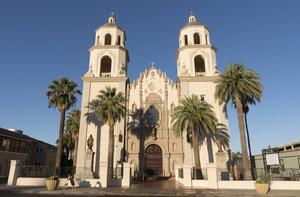 Bij Augustinus wordt de relatie met God zichtbaar in het verlangen om God in al Zijn heerlijkheid te mogen aanschouwen. Foto: St. Augustinuskathedraal in Tucson, Arizona (VS). beeld iStock