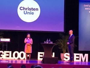 Hayarpi spreekt het congres toe. beeld ANP
