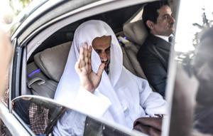 De Saudische hoofdofficier Al-Mujeb verlaat Istanbul. beeld AFP, Bulent Kilic
