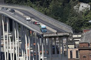De Morandibrug stortte op 14 augustus vorig jaar in waardoor 43 mensen om het leven kwamen. beeld AFP
