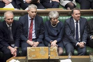 De Britse premier Theresa May donderdagavond tijdens de brexitstemmingen. Ze zal volgende week naar Brussel moeten om aan de andere 27 EU-leiders uitstel van de brexit te vragen. beeld EPA, Jessica Taylor