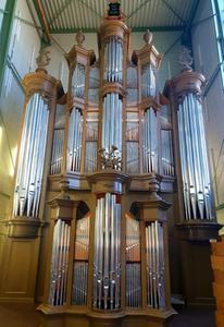 Het orgel voor de hersteld hervormde gemeente van Lunteren, opgesteld in de montagehal in Dordrecht. beeld Van den Heuvel Orgelbouw