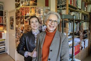 Vanessa Everts (rechts) en haar moeder Pauline van Lynden: „Waar je gaandeweg achter komt, is de grenzeloosheid van het onderwerp ijzer.” beeld Erik Kottier