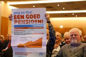 Een van de plannen van vakbonden en werkgevers is de pensioenen sneller te verhogen, zonder dat hier echte garanties voor jongeren tegenover staan. Foto: debatmanifestatie over pensioenen in de Jaarbeurs in Utrecht, op 19 november. beeld ANP, Bas Czerwinski