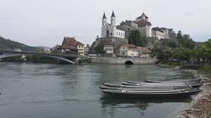 Bij Aarburg beëindigden de geloofsvluchtelingen hun reis over de Aare en trokken over het land verder, om het rooms-katholieke kanton Solothurn heen. beeld Wim Eradus