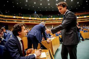 Christenen delen niet het visioen van een aards paradijs; of dit nu groen is door duurzaamheidsgelovigen als Jesse Klaver (GroenLinks), of dat het bevolkt wordt door klimaatsceptici als Baudet. Foto: Klaver en Baudet tijdens een debat in de Tweede Kamer over het klimaatakkoord. beeld ANP, Robin Utrecht