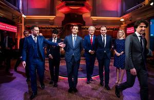 Fractievoorzitters (vlnr) Sybrand Buma (CDA), Klaas Dijkhoff (VVD), Rob Jetten (D66), Thierry Baudet (FvD), Geert Wilders (PVV), Lodewijk Asscher (PvdA), Lilian Marijnissen (SP) en Jesse Klaver (GroenLinks) in de pauze van het RTL Verkiezingsdebat in de Rode Hoed. beeld ANP