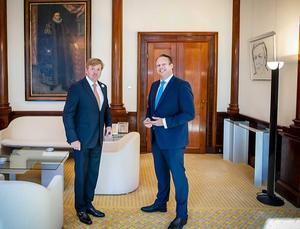 Koning Willem-Alexander en Pieter Heerma. beeld ANP