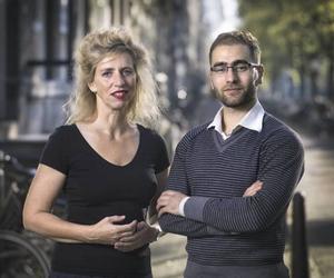 Wael (rechts) met auteur Suzanna Jansen. beeld uitg. Balans