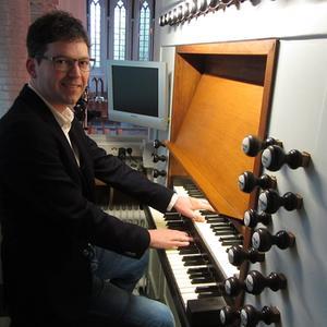 Mark Christiaanse achter het orgel in Kapelle. beeld hervormde gemeente Kapelle