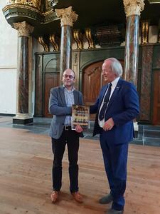 Winnaar Adrie van Manen (l.) met Rikus Jager. beeld Hilda Rodenboog