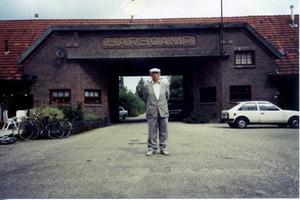Ex-frater Van Tongeren terug op de modelboerderij bij Harskamp. beeld fam. Van Tongeren