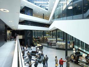 ”De nieuwe bibliotheek” in Almere werd op 27 maart 2010 geopend door burgemeester Jorritsma. beeld Mustreads