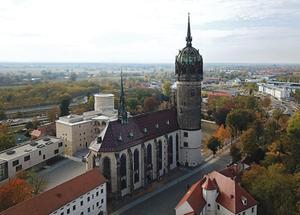 In de Slotkerk in Wittenberg (foto) is zondag het nieuwe lectionarium van de Evangelische Kerk in Duitsland (EKD) in gebruik genomen. beeld EPD, Steffen Schellhorn