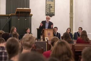 Ds. A. Brons sprak donderdagavond in Utrecht op een thema-avond van de reformatorische studentenvereniging Depositum Custodi over het volk Israël. „Israël was niet in beeld in de bekende christelijke belijdenissen”, aldus de Apeldoornse predikant. beeld Erik Kottier