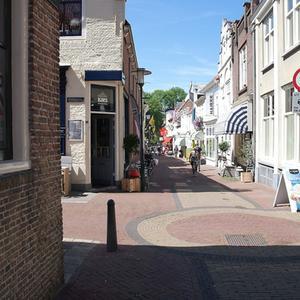 Het lijkt erop dat van een meerderheid in de gemeenteraad van Tholen op toeristen gerichte winkels in de havengebieden van Tholen-stad, Stavenisse en Sint Annaland straks op zondag open mogen zijn. beeld RD